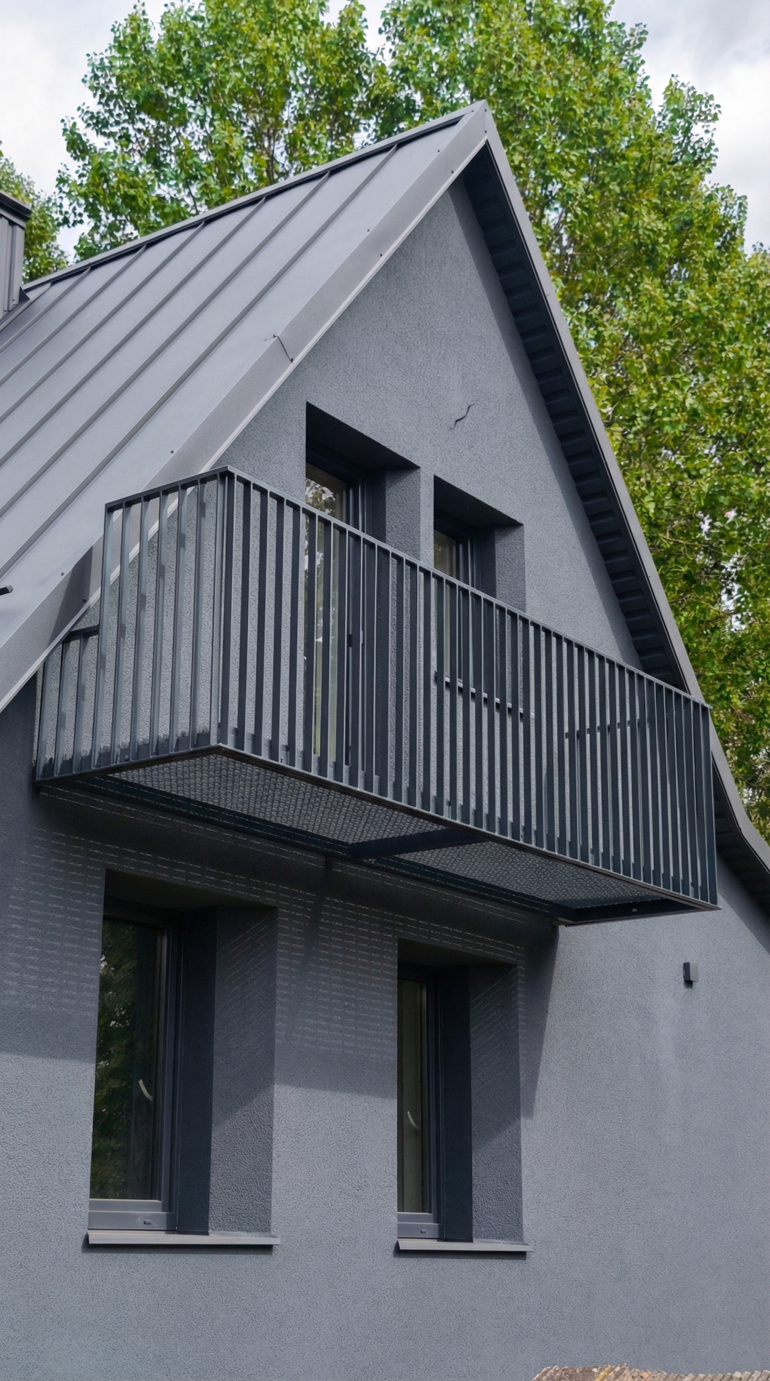 Balti modernūs laiptai